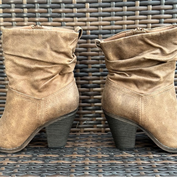 Fergolishous by Fergie Ankle Boots - Picture 2 of 4